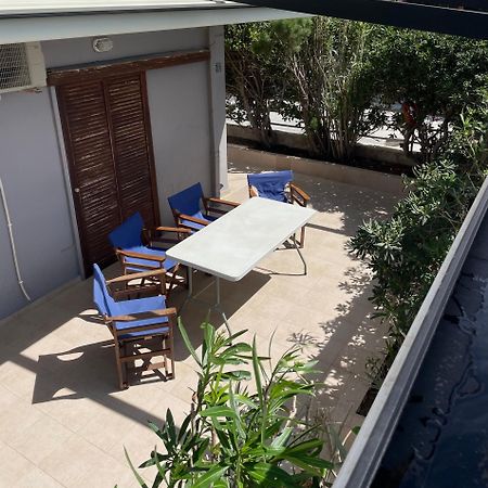 Sea La Vie - Beachfront Retreat Lutráki Kültér fotó