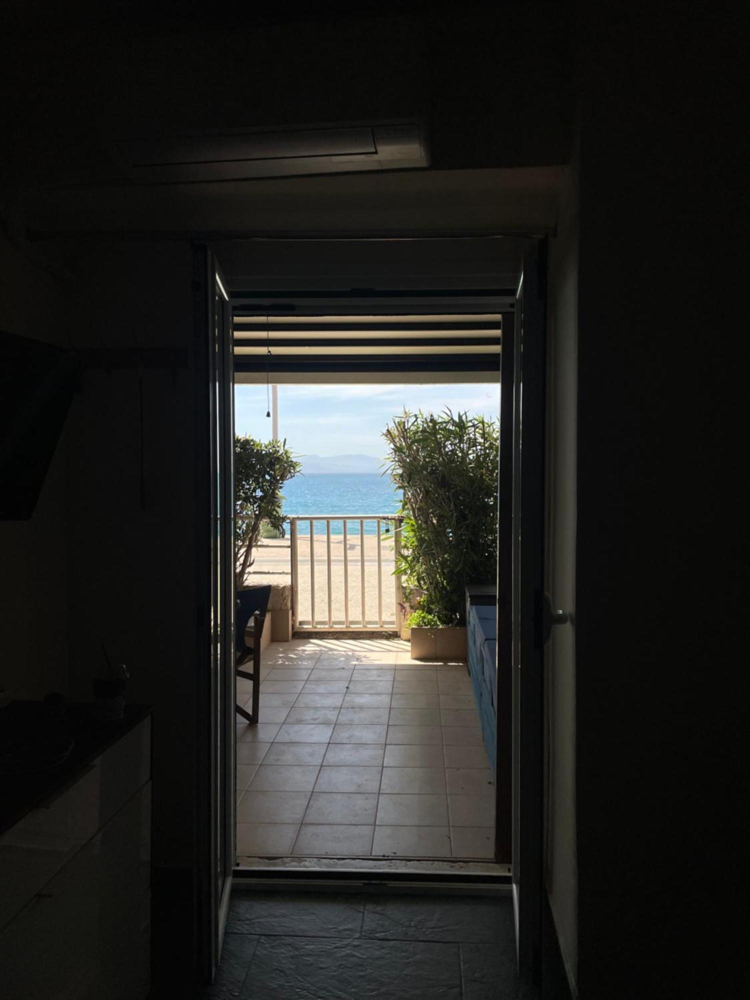 Sea La Vie - Beachfront Retreat Lutráki Kültér fotó