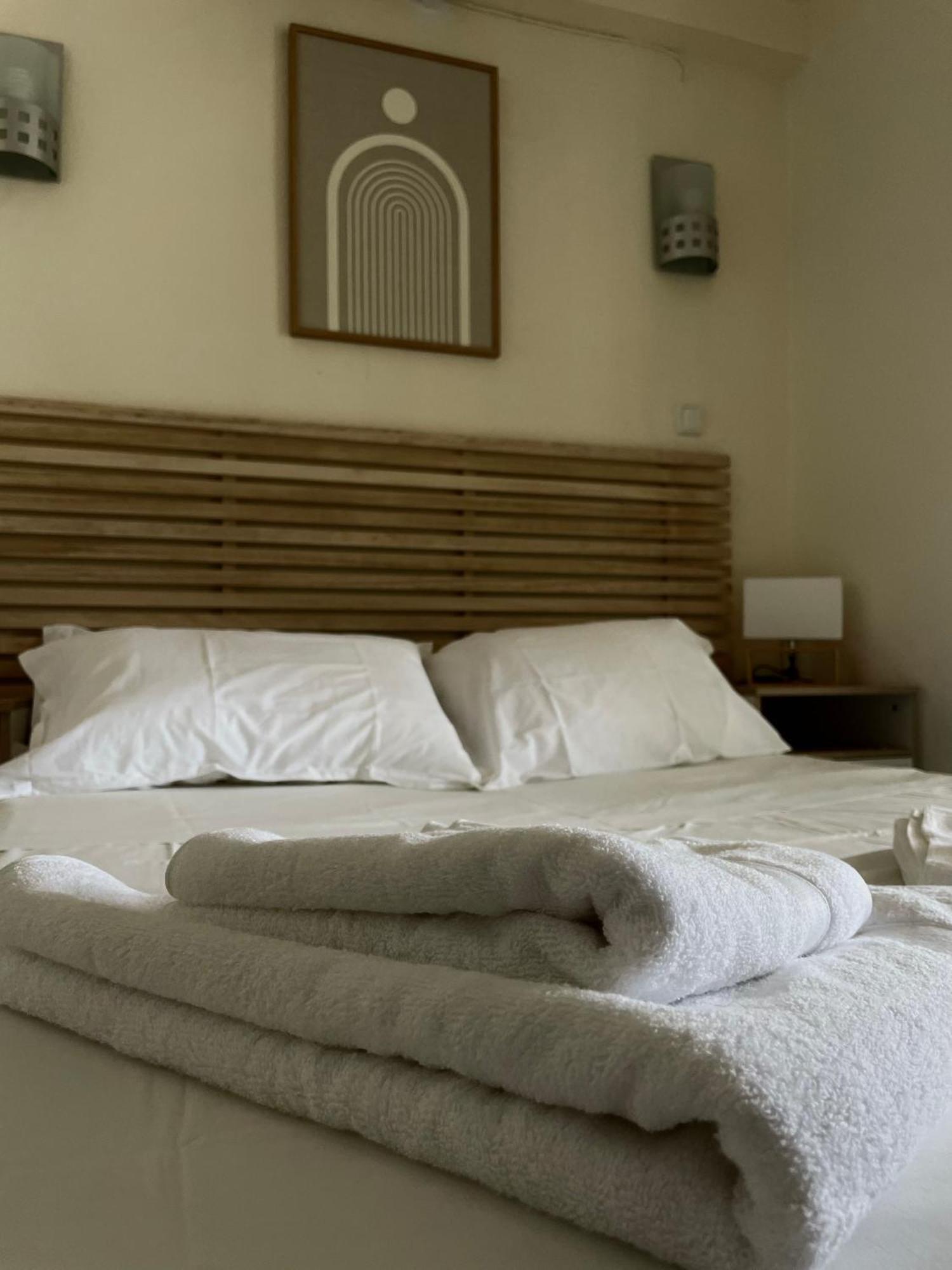 Sea La Vie - Beachfront Retreat Lutráki Kültér fotó