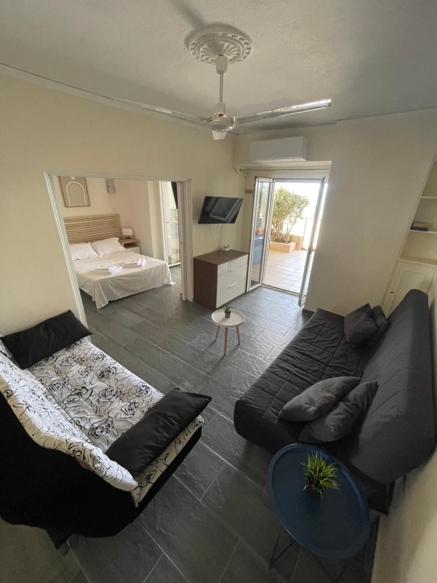 Sea La Vie - Beachfront Retreat Lutráki Kültér fotó