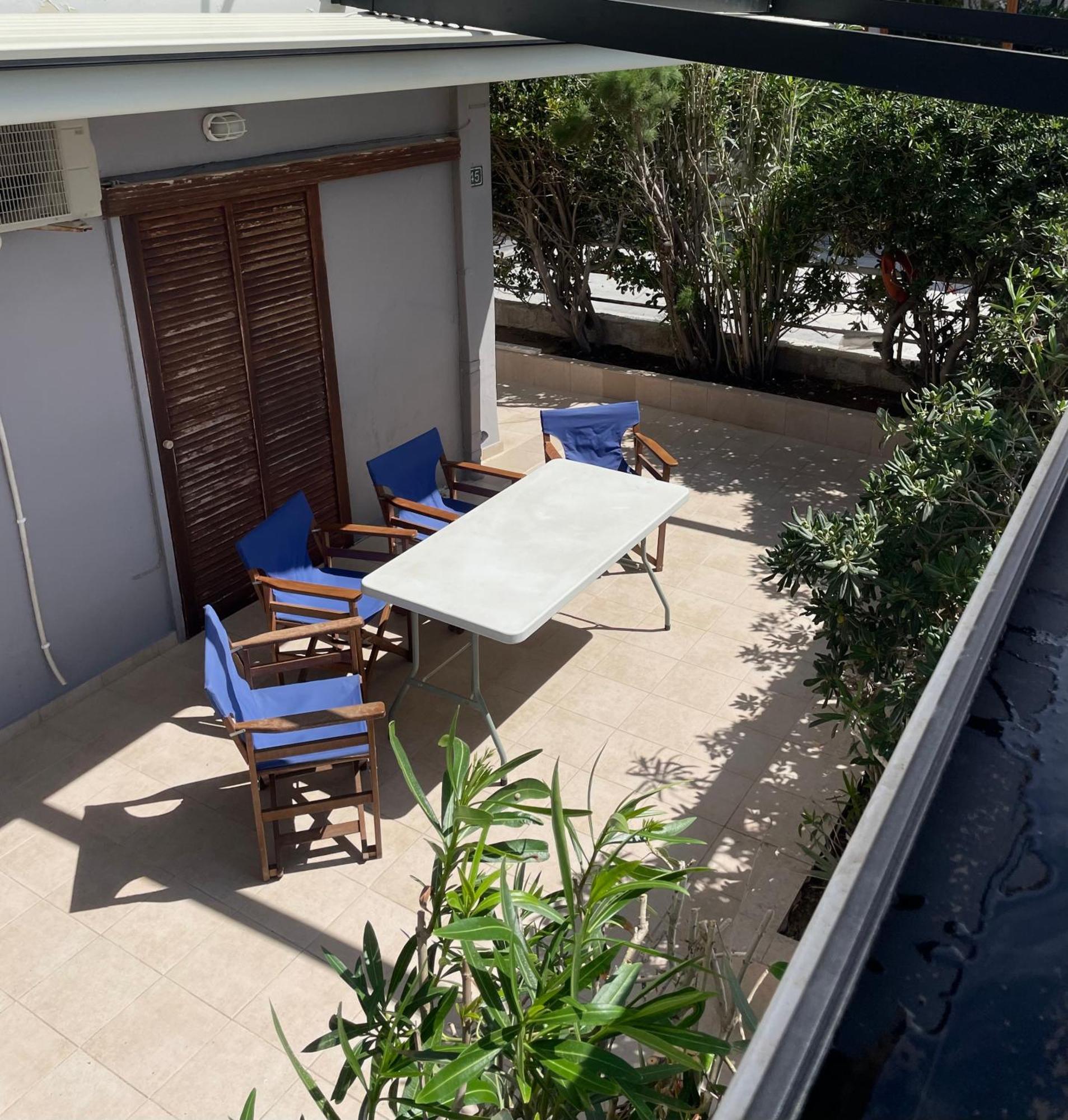 Sea La Vie - Beachfront Retreat Lutráki Kültér fotó